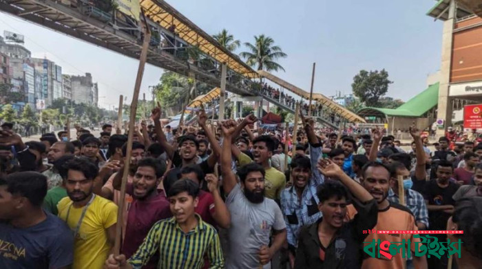 আজও মিরপুরে পোশাক শ্রমিকদের সড়ক অবরোধ